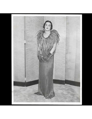 Elsa Schiaparelli - Robe du soir et cape de plumes portées par Eleanor Reed (1932) france