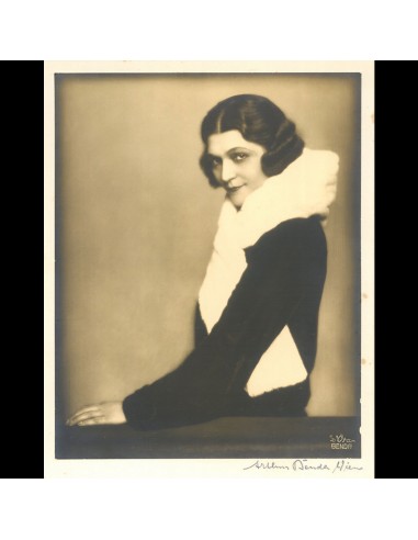 Caroline Reboux - Portrait de Lucienne Rabaté (circa 1927) Véritable concentré