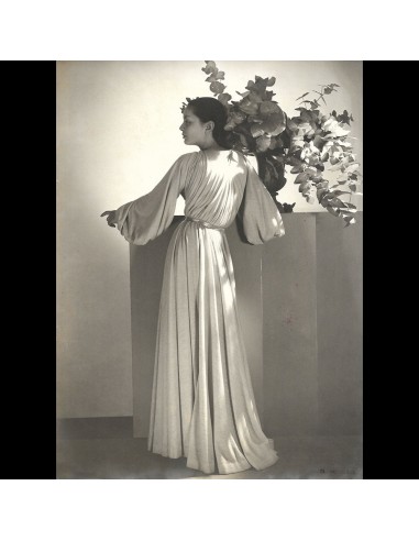 Alix - Robe drapée, photographie de Philippe Pottier (1942) en stock