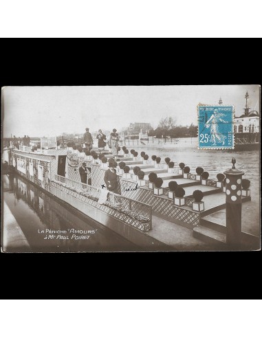 Paul Poiret sur le pont de la péniche Amours (1925) les ctes