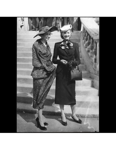 Deux Femmes Elégantes, la mode au grand steeple d'Auteuil (1951) 2024