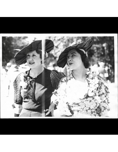 Deux Femmes Elégantes, la mode aux courses, journée des drags à Auteuils, photographie de Meurisse (1934) de technologie