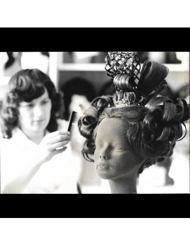 Mannequin de coiffure, photographie d'AFP (circa 1960s) rembourrage situé sous