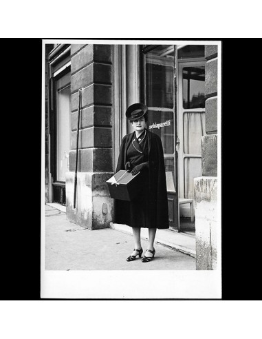 Elsa Schiaparelli - Boutique de la Place Vendôme (circa 1930s) votre